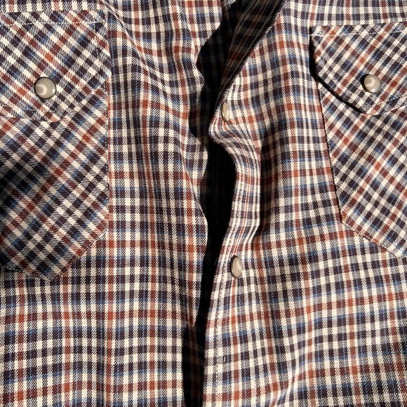 Pendleton western style men’s shirt with snap closet size XL. Brown, blue & tan. - Picture 2 of 3